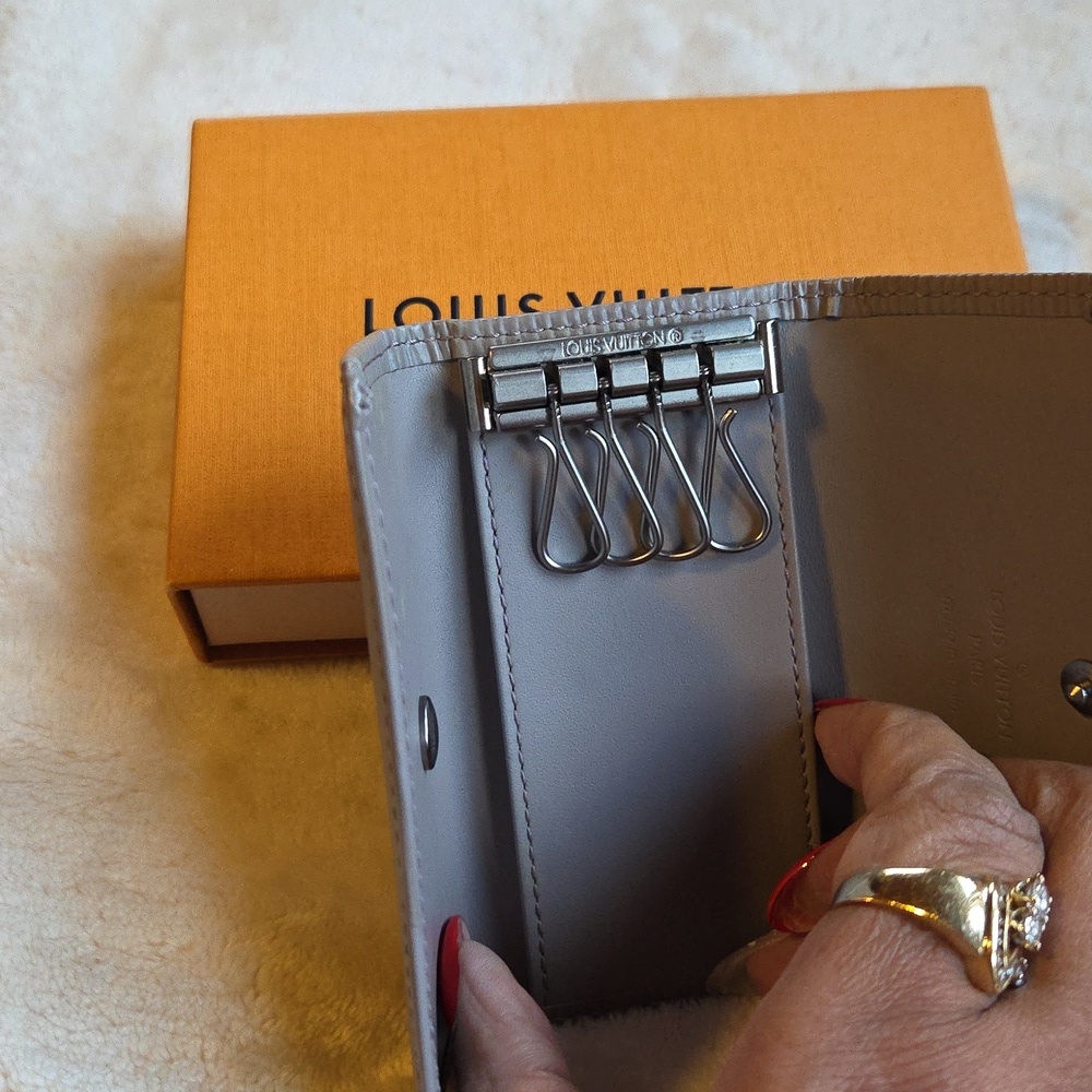 Louis Vuitton Gray Key‎ Holder - Picture 3 of 4